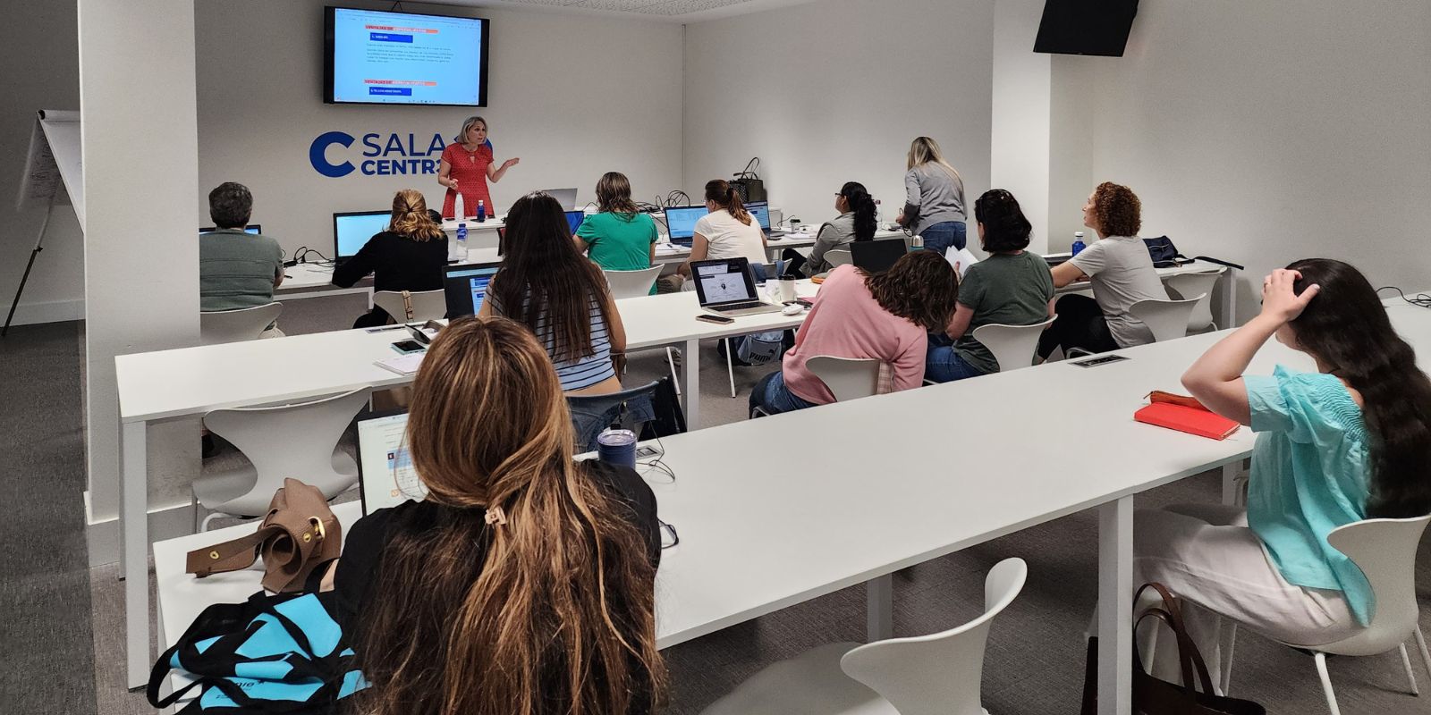 4200 mujeres formadas en impulso digital